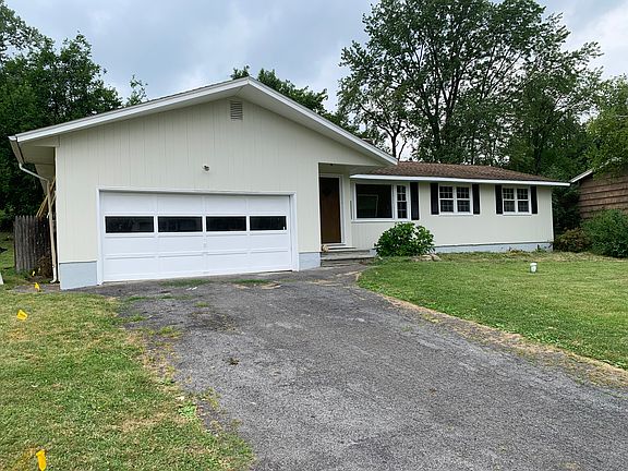 2nd image of 225 Marsh Dr