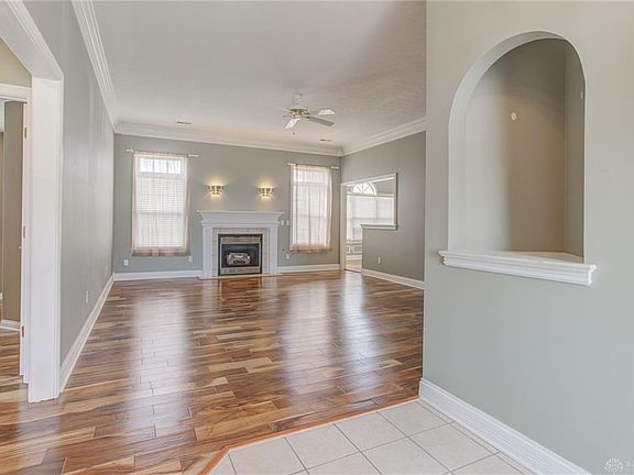 3rd image of 2826 Parkwood Dr