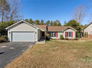 19 Strathmore Dr, Arden, NC 28704