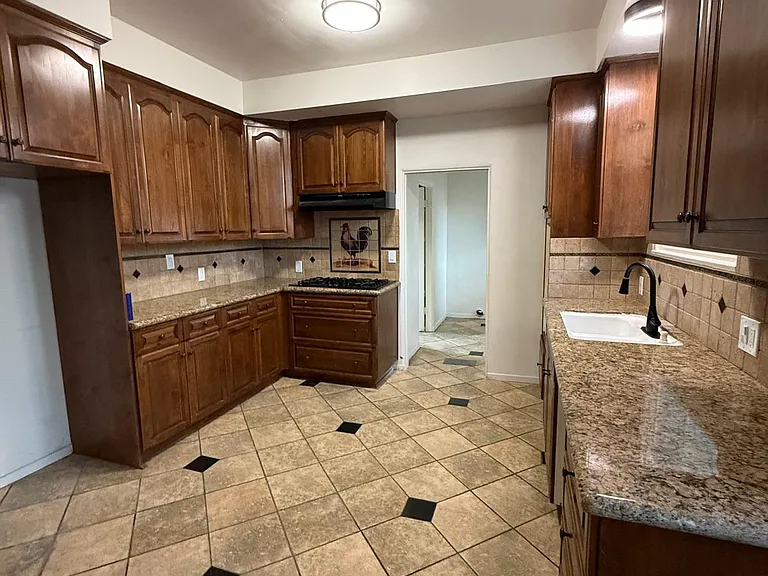 27490 Norwood St — Photo 3