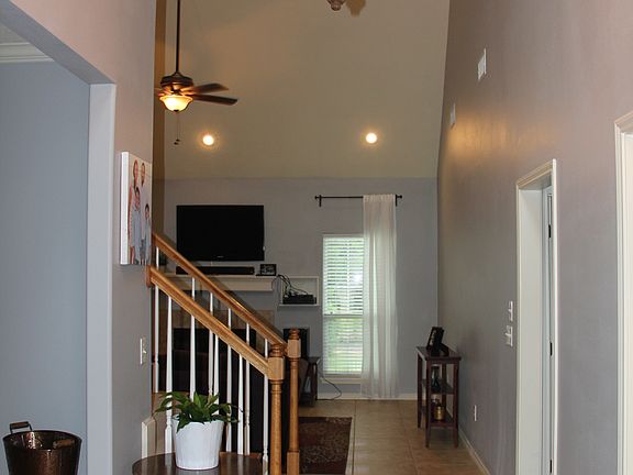2nd image of 136 Autumn Lake Dr