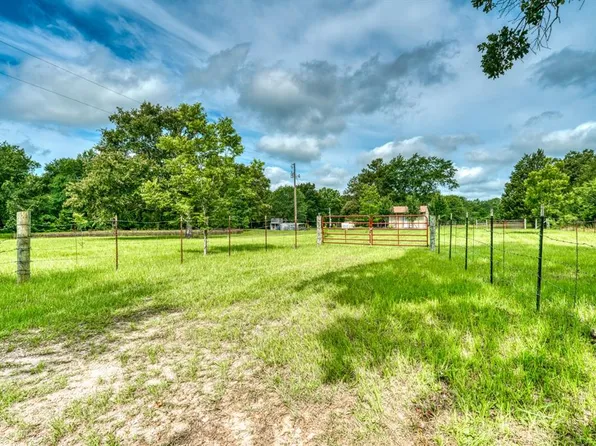 8615 Lewis Ln, Midway, TX 75852