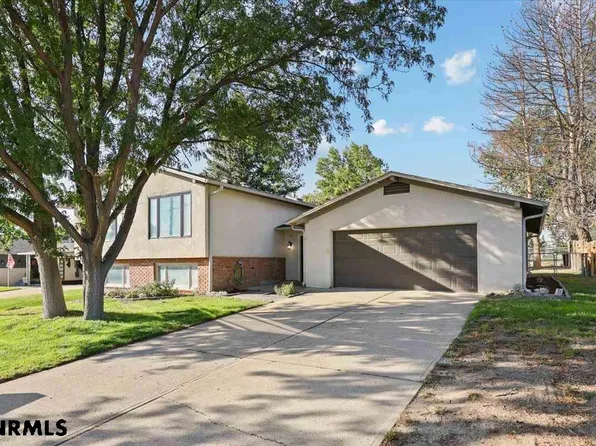 725 E 38th St, Scottsbluff, NE 69361