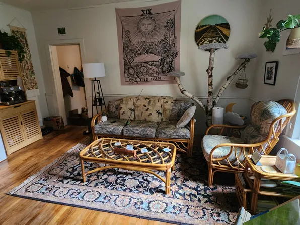 jbs728, 728 Division St APT 3, La Crosse, WI 54601