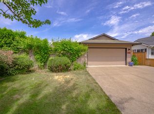 410 W Gloucester St, Gladstone, OR