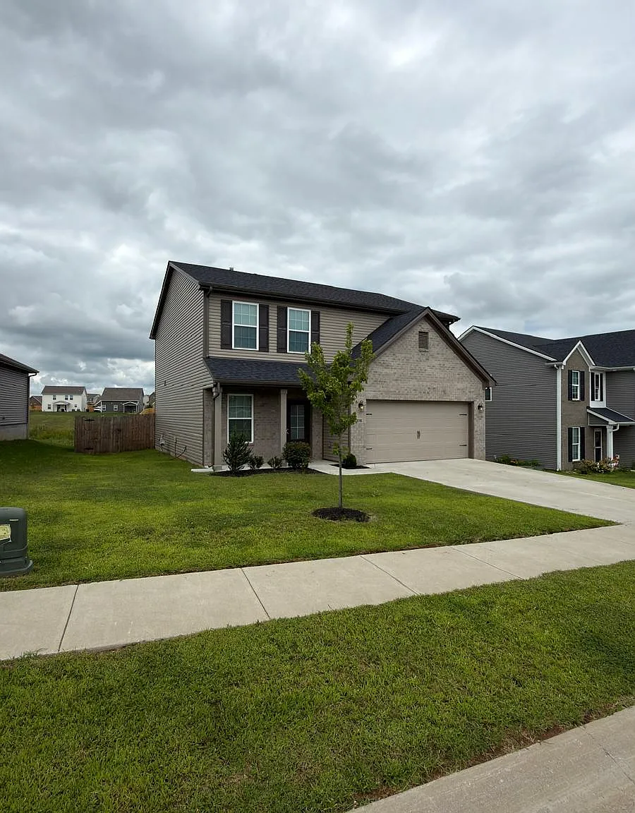 4 bed, 1997 sqft, $2,350 — Photo 2