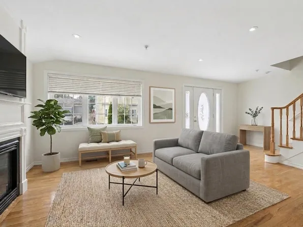 40 Myrtle St APT 3, Waltham, MA 02453