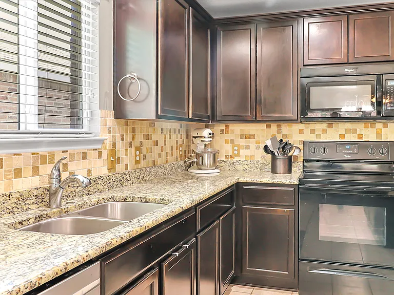 1713 Megan Creek Dr — Photo 22