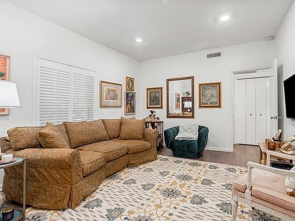 4th image of 44410 Harlanwood Dr #119