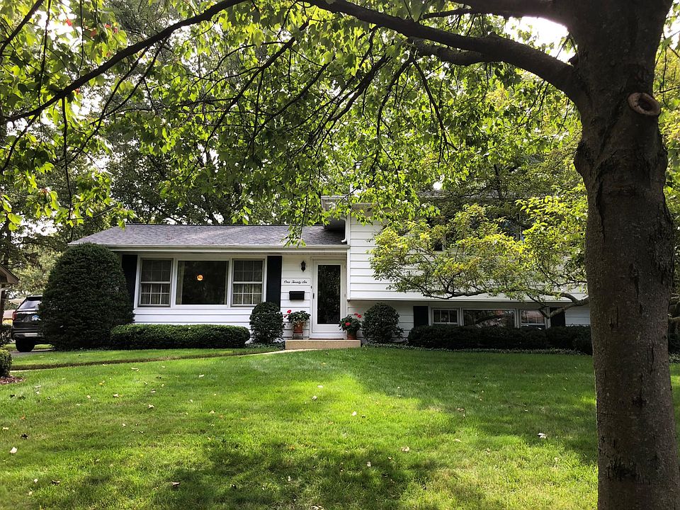 1st image of 126 Elmwood Dr