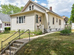 860 Perkins Ave, Waukesha, WI 53186
