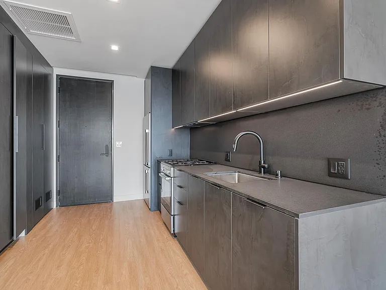 Venue Residences — Photo 58