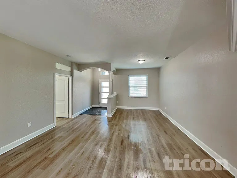 3012 Forest Hammock Dr — Photo 2