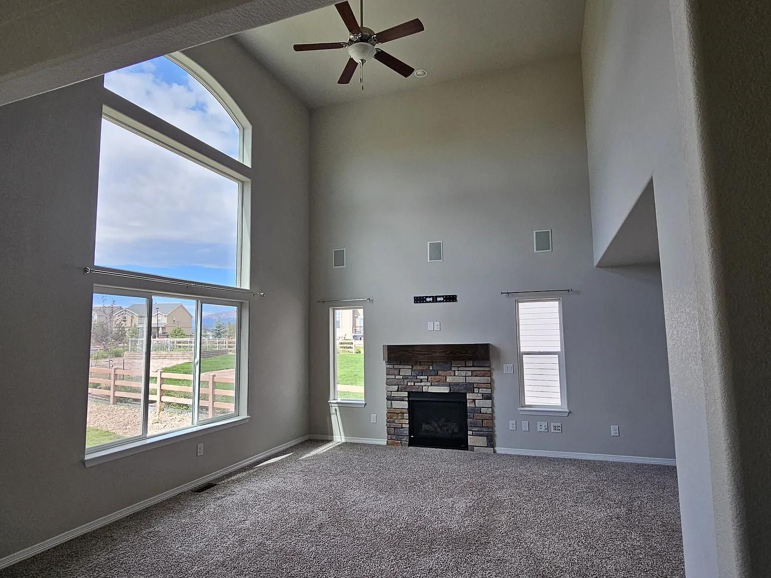 4 bed, 3463 sqft, $2,722 — Photo 2