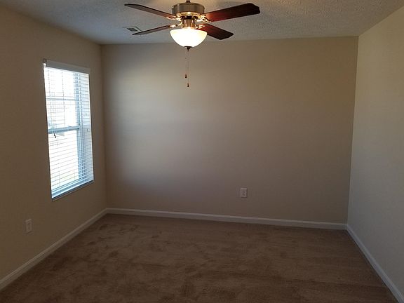 3rd image of 325 La Salle Ct