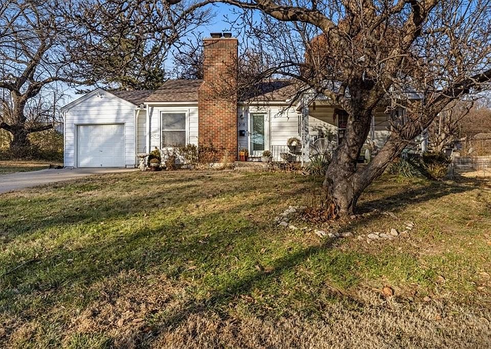 318 W 98th St, Kansas City, MO 64114 | Zillow