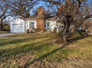 318 W 98th St, Kansas City, MO 64114