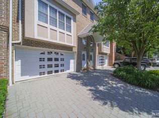 121 Stonegate Trl, Cresskill, NJ 07626