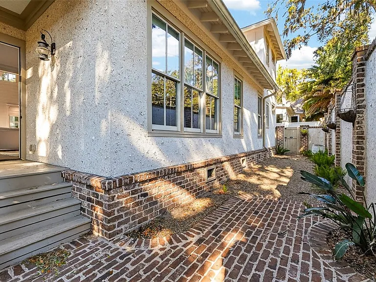 1030B Village Oaks Ln — Photo 3