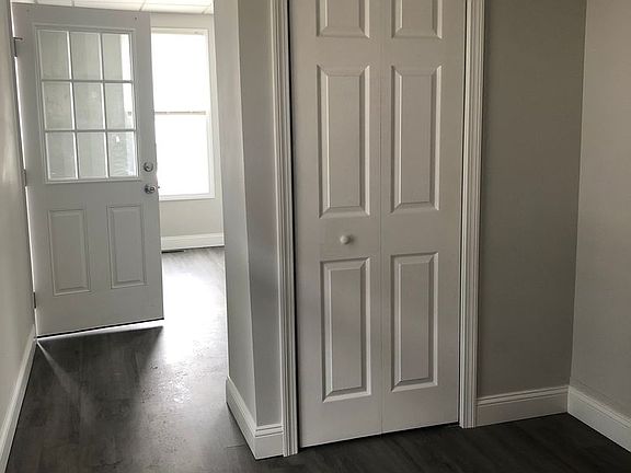 4th image of 217-219 S Main St #217-1