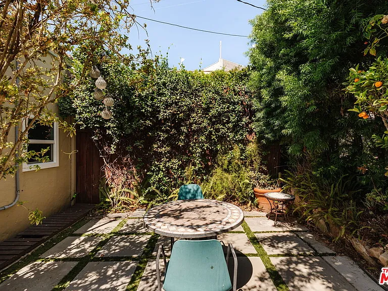 8561 Rugby Dr — Photo 18