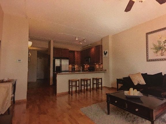 2nd image of 873 N Larrabee St APT 204