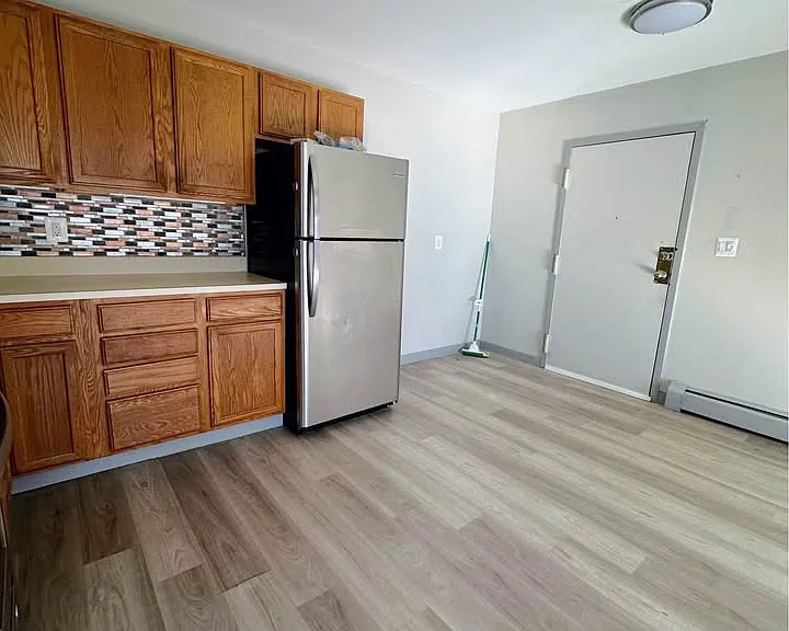 76 Bingham St #7 — Photo 2