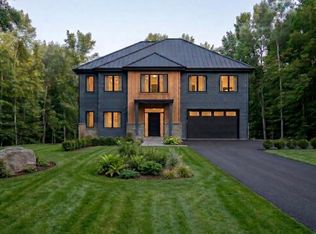 112 Parish St, Fall River, NS B2T0W9