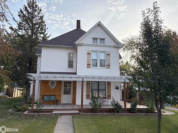3rd image of 1010 Highland Ave