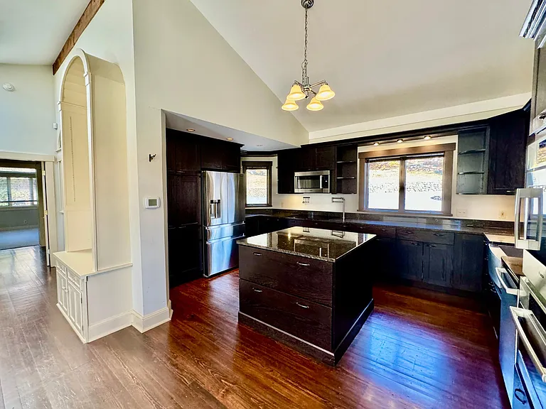 315 Bayview St — Photo 15