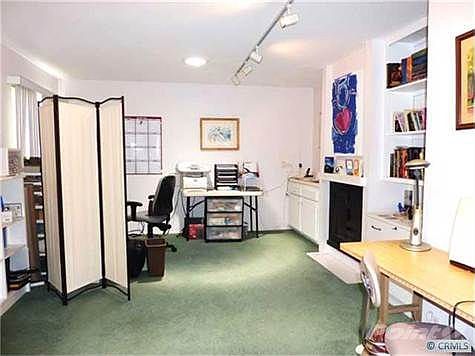 FAMILYROOM STUDIO WITH FIREPLACE AND SOLAR TUBE LIGHTING