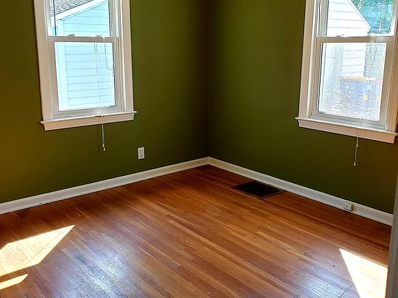 5th image of 838 Valley Ave NW