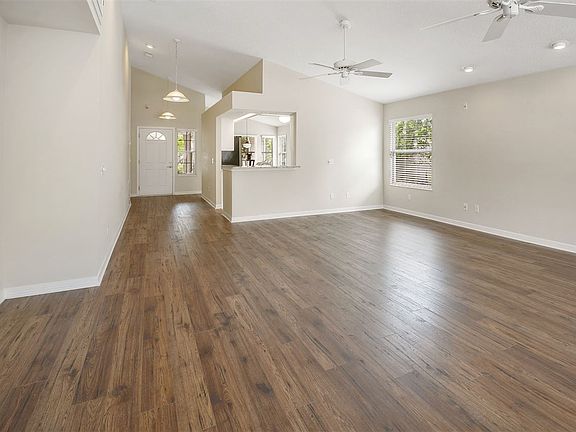 5th image of 109 Sea Woods Dr S