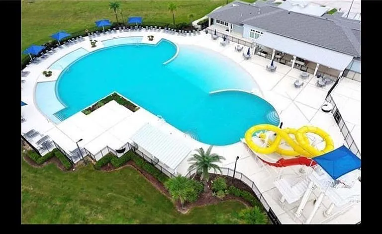 408 Lakeshore Vlg E — Photo 28