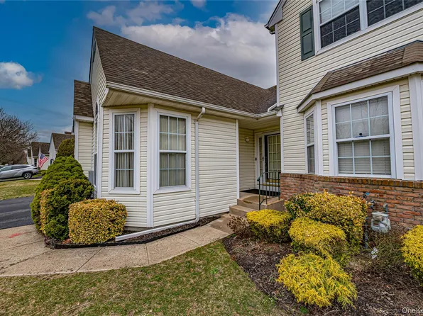 2807 Eve Ann Drive, Port Jefferson Station, NY 11776