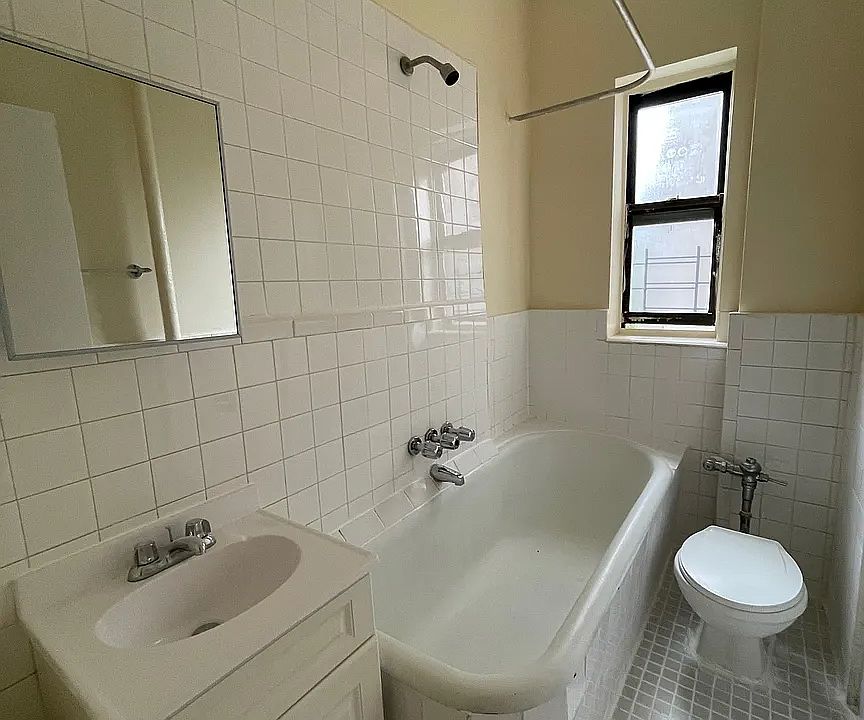 2nd image of 1435 Carroll St #3C