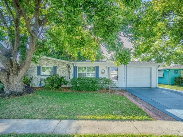 2039 Lyra Dr, Holiday, FL 34690