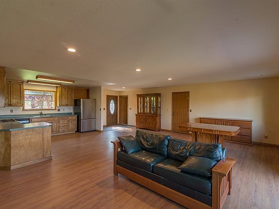 3rd image of 10360 Manchester Dr