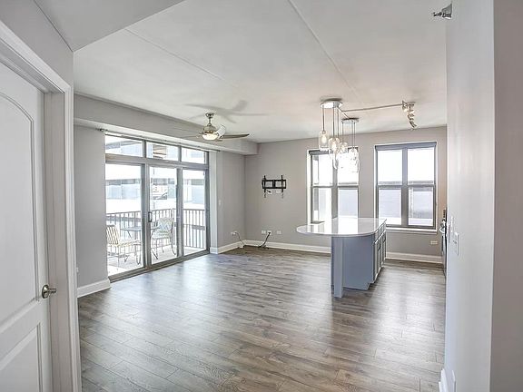 4th image of 1250 S Indiana Ave APT 916