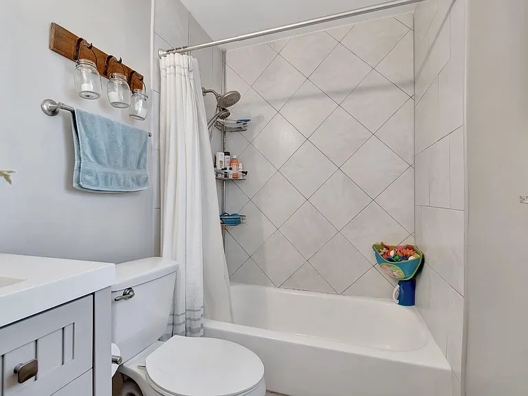 1066 SW 25th Way — Photo 17