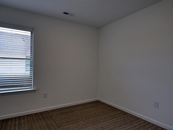 5th image of 180 Labrador Ln
