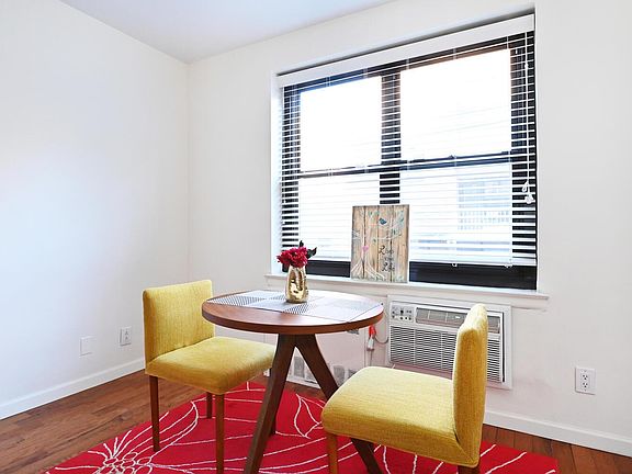 5th image of 15 Hill Park Ave APT 1H