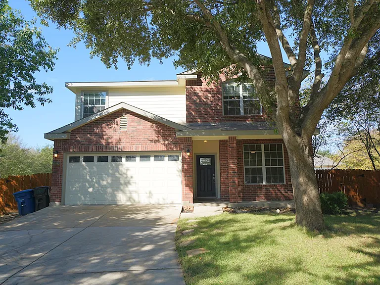 136 Earhart Ln — Photo 1