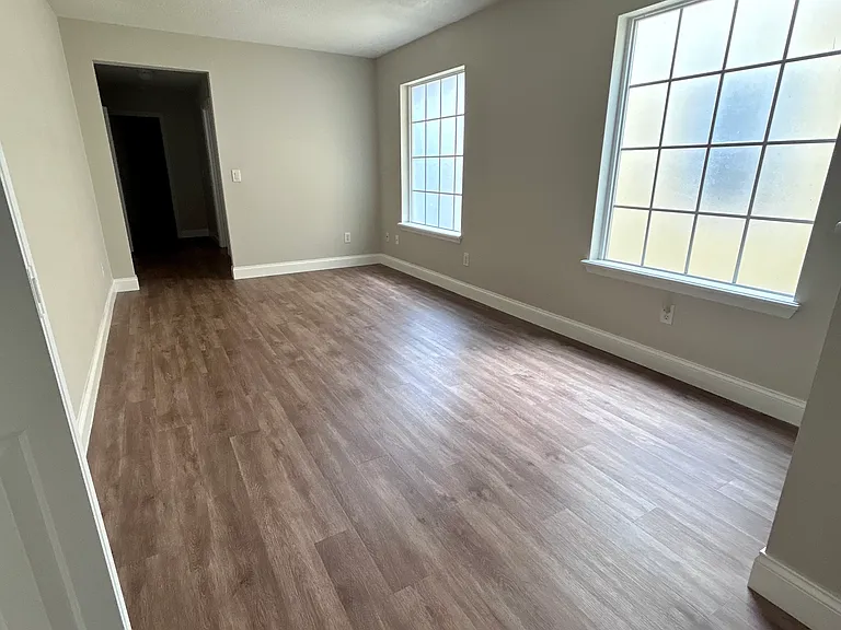 2135 Ridgewood St — Photo 8