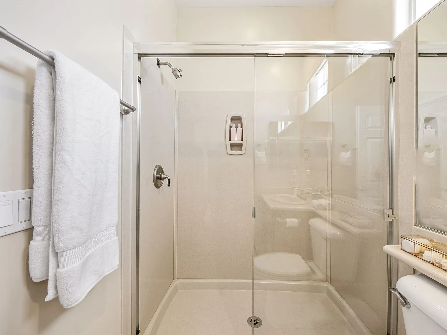 3 bed, 1898 sqft, $6,750 — Photo 3