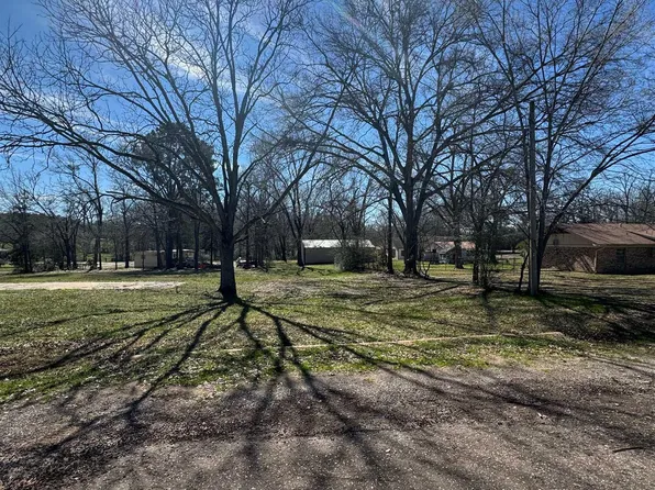 506 E Paschal St, Troup, TX 75789