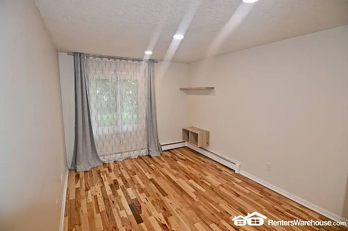 4201 Lakeside Ave N #111 — Photo 9