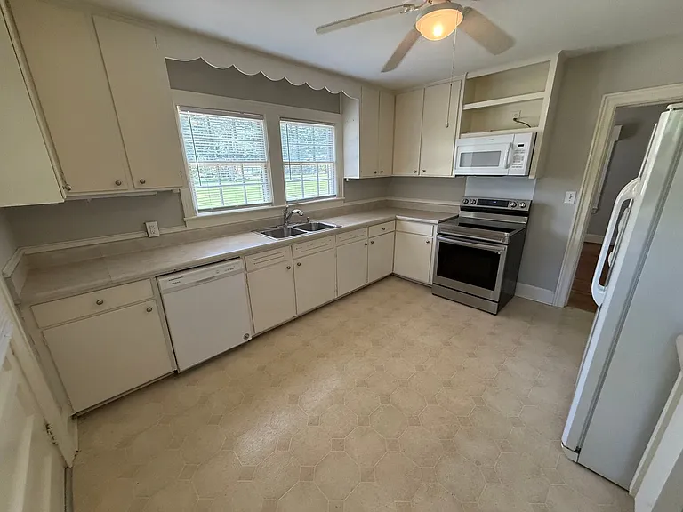 211 Dodd St NW — Photo 8