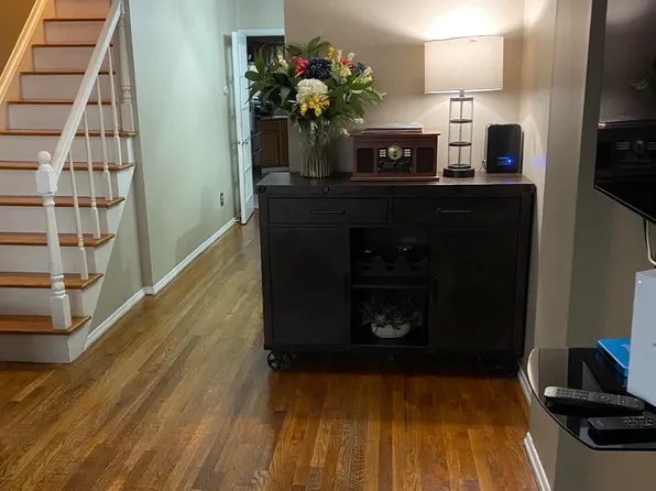 154 West Side Avenue image 1 of 7