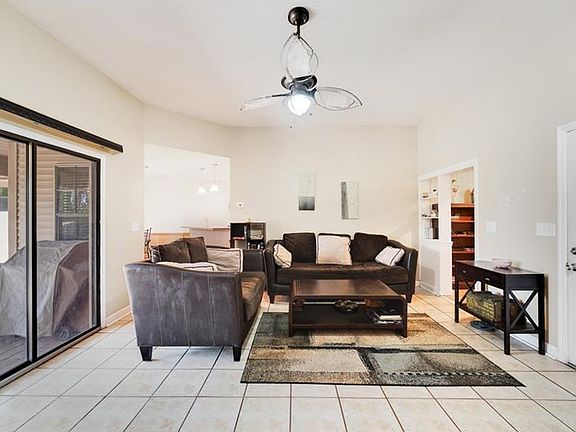 4th image of 1360 Patricia St